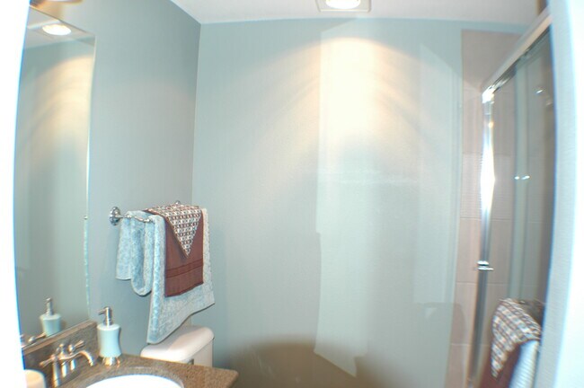 Building Photo - Longfellow Creek Condos