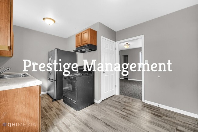 Building Photo - 2 Bed 1 Bath Home