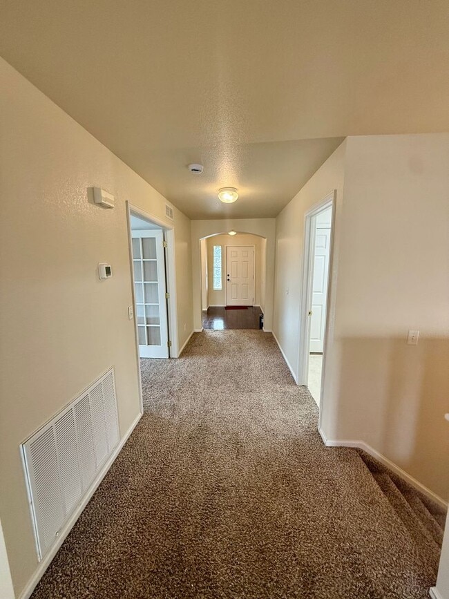 Building Photo - 3 bedroom, 2 Bath Ranch Home with 2 Car Attached Garage (WEEKLY MOWING INCLUDED) in South Fort Co...