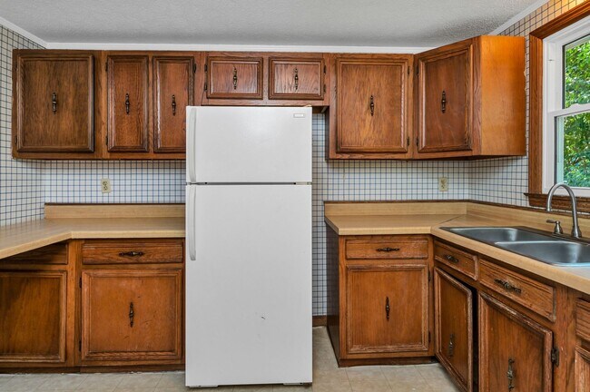 Building Photo - Just 8 Minutes from USC – Charming 2 Bedroom Home with Covered Front Porch!