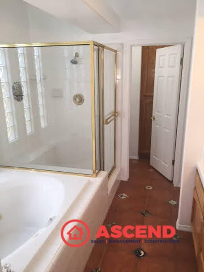 Building Photo - Phenomenal Home Located Off Brimhall and Renfro!