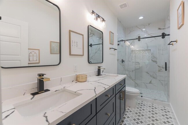 Building Photo - 890 Lucky St