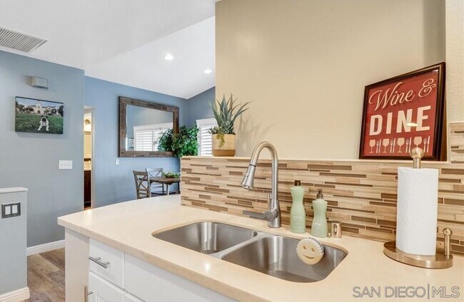 Building Photo - 1138 De Leon Dr