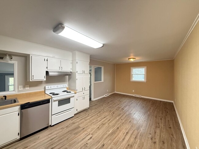 Building Photo - 213 Foxcroft Dr