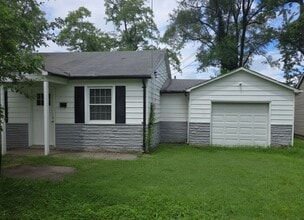 Building Photo - Spacious 3BD/2BA Home