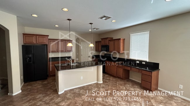 Building Photo - 4266 E Lexington Ave