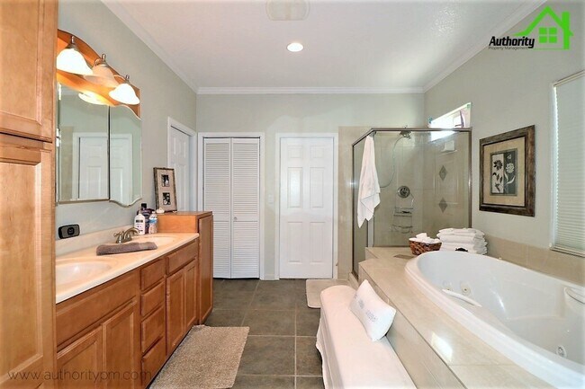 Building Photo - 14270 Quail Springs Rd