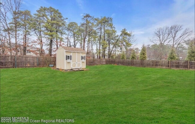 Building Photo - 5 Laketree Ct