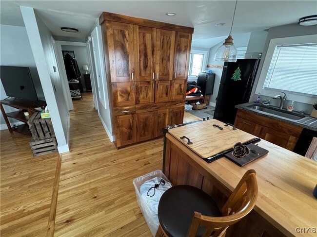 Building Photo - 9646 River Rd