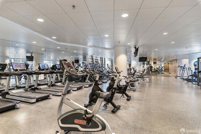 Building Photo - 333 Main St