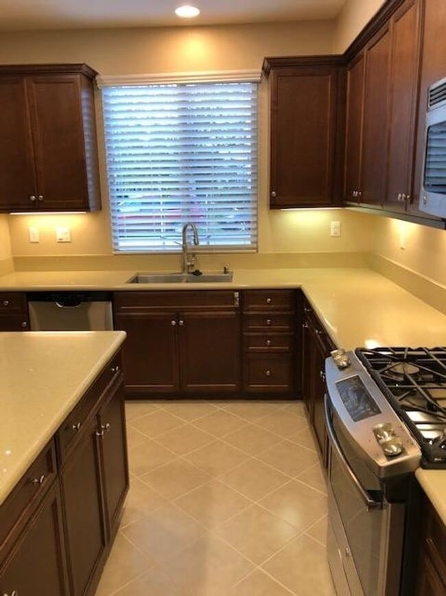 Building Photo - East Ventura - Available Soon: Spacious 4 bedroom Condo