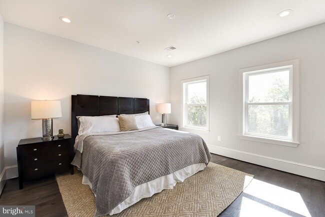 Building Photo - 5905 Eads St NE