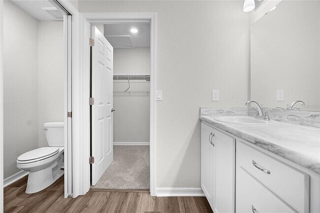 Building Photo - 1460 Fleur Dr