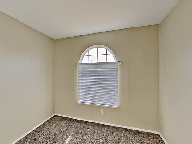 Building Photo - 2029 Bonavista Way