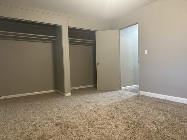 Building Photo - 602 Sara St