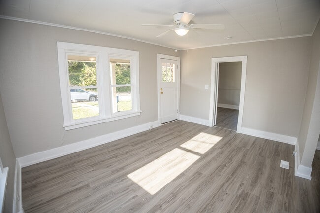 Building Photo - 421 Marshall St