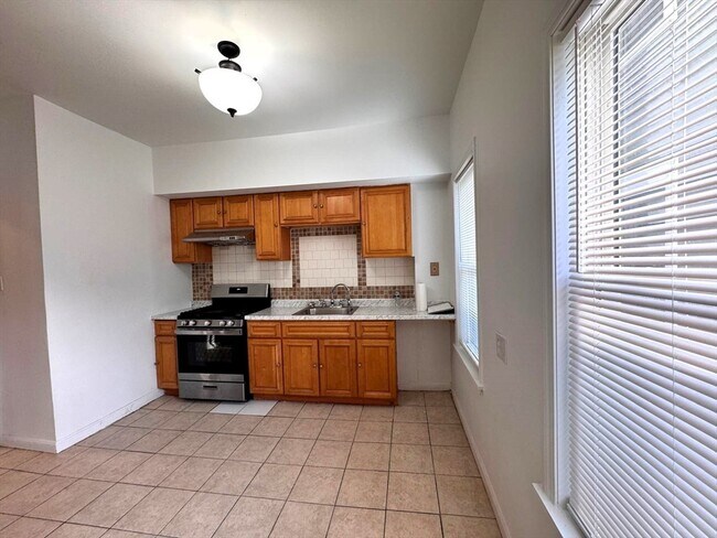 Building Photo - 11 Fairmont Pl