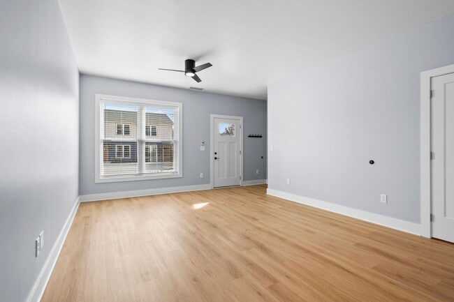 Building Photo - New Construction! Open Floorplan!
