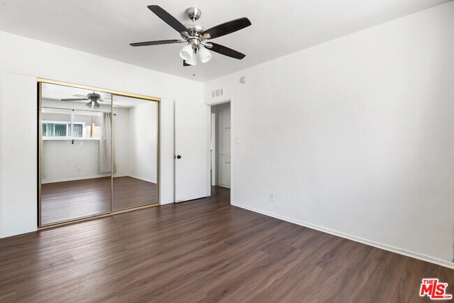 Building Photo - 550 Croft Ave