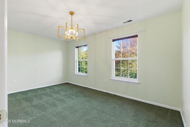 Building Photo - 857 Woodbury Dr