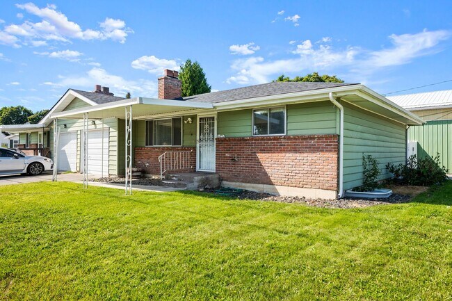 Primary Photo - Large Central Valley Duplex - Available Now!