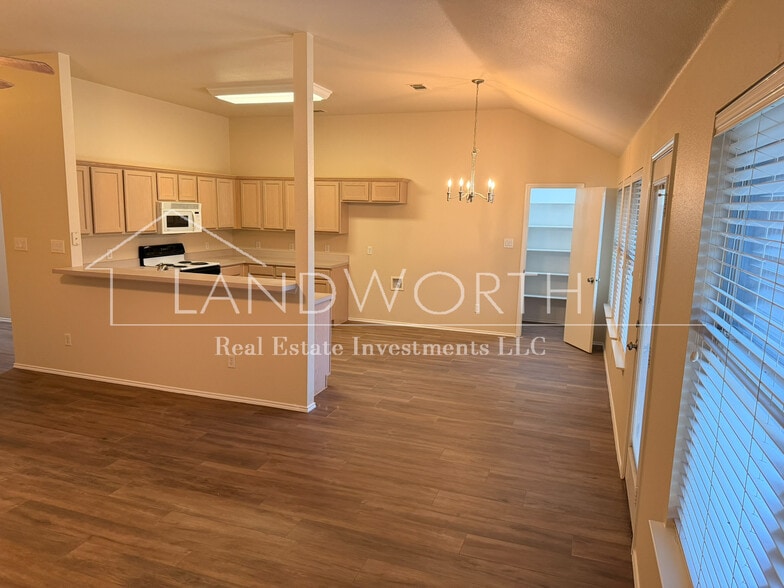 Building Photo - 9617 Olivia Dr