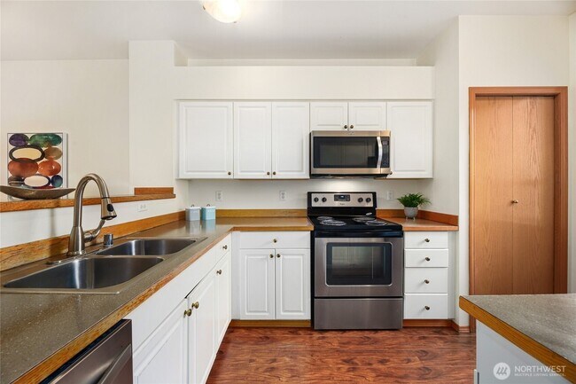 Building Photo - 17827 80th Ave NE