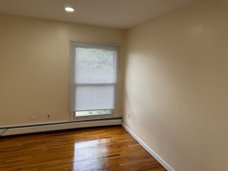Building Photo - 12 Sylvan Ave