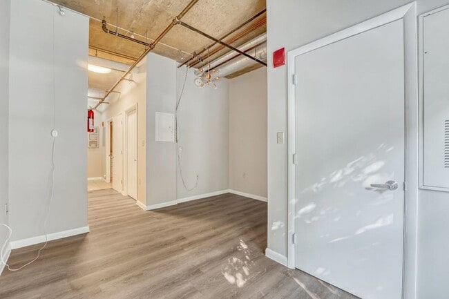 Building Photo - 1300 N St NW