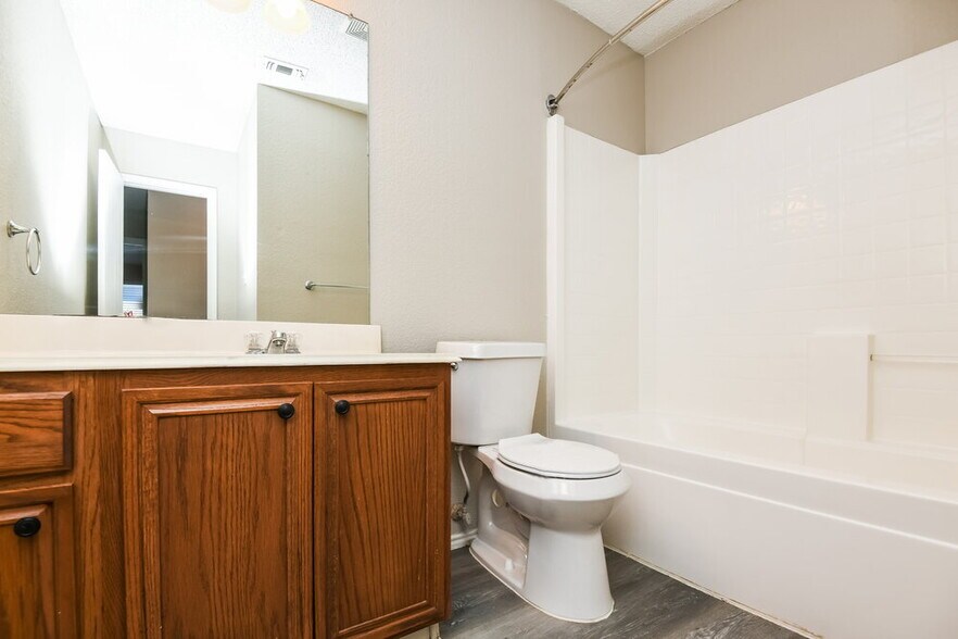 Building Photo - 10509 Shadywood Dr