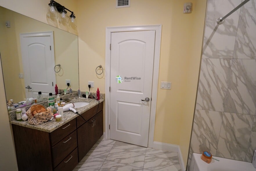 Building Photo - 315 Broadway