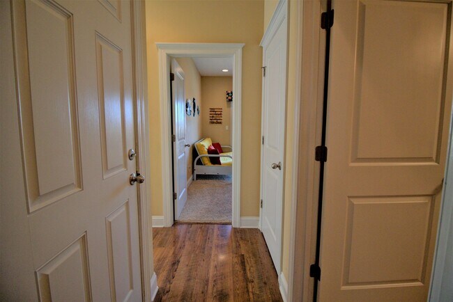 Building Photo - Pet Friendly Off Season Rental 4 Bedroom O...