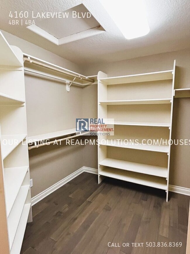 Building Photo - 4160 Lakeview Blvd
