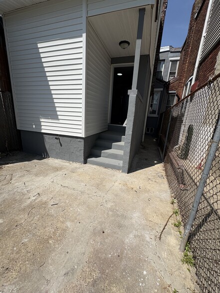 Building Photo - 906 N 4th St