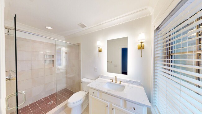 Building Photo - 1328 Ordermore Ave