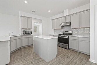 Building Photo - 3708 Milkweed Rd