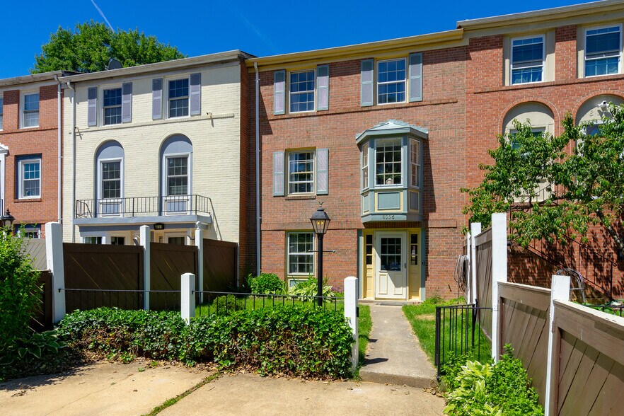 Front - 8056 Central Park Dr