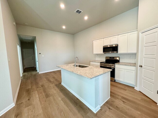 Building Photo - Stunning 3x2 Luxury Duplex in Buda, TX!