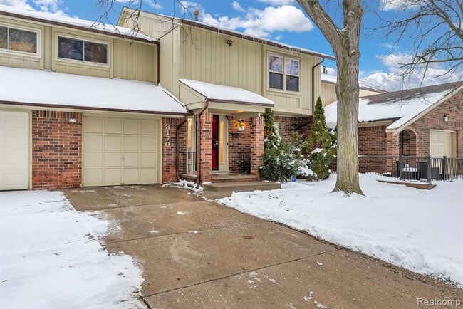 Building Photo - 3170 Woods Cir Dr