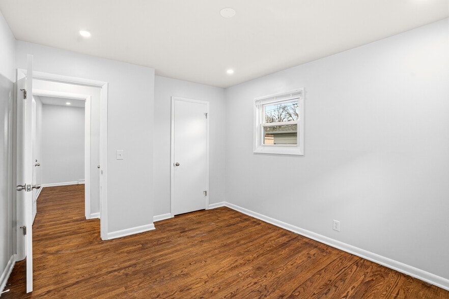 Building Photo - 3316 E Bottsford Ave