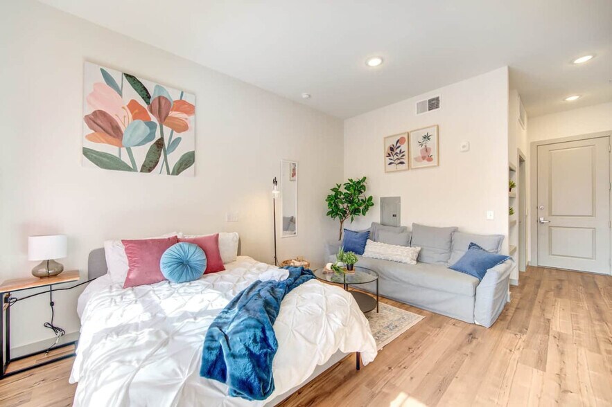 Building Photo - 1111 Shepherd Dr