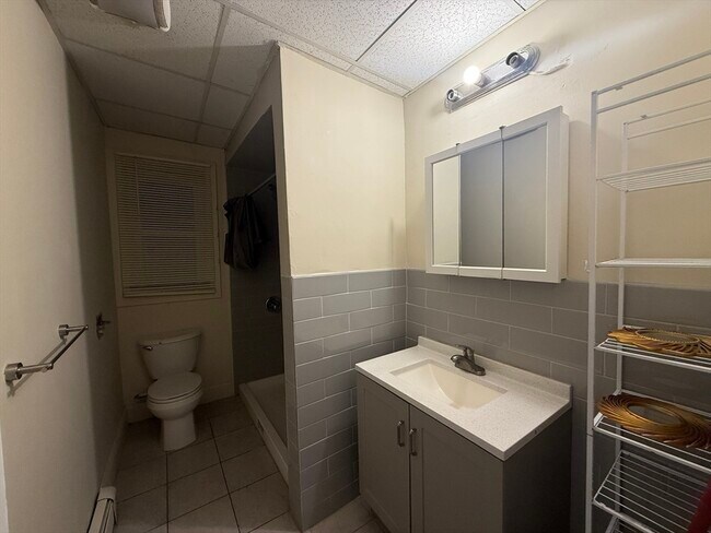 Building Photo - 9-11-11 Higgins St