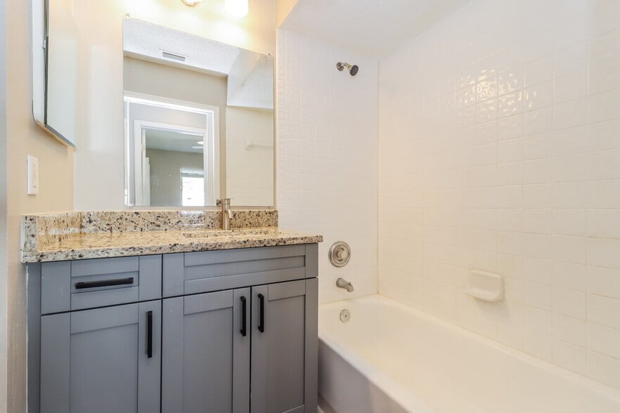 Building Photo - 10917 Freemont Dr