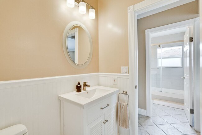 Building Photo - Remodeled 5 Bedroom Home with Heated Pool, Hillside Views, Solar, and Sunrise and Sunset Views in...