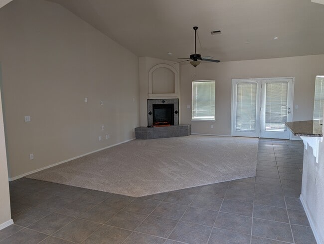 Building Photo - 5803 London Dr