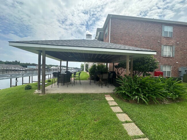 Building Photo - 12386 River Highlands Dr