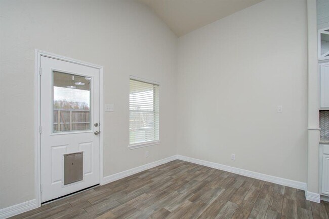 Building Photo - 10327 Ponderosa Pine St