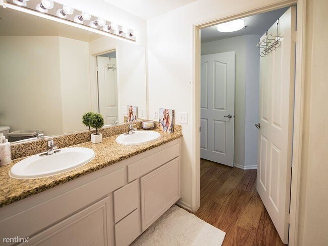 Building Photo - 532 16th St