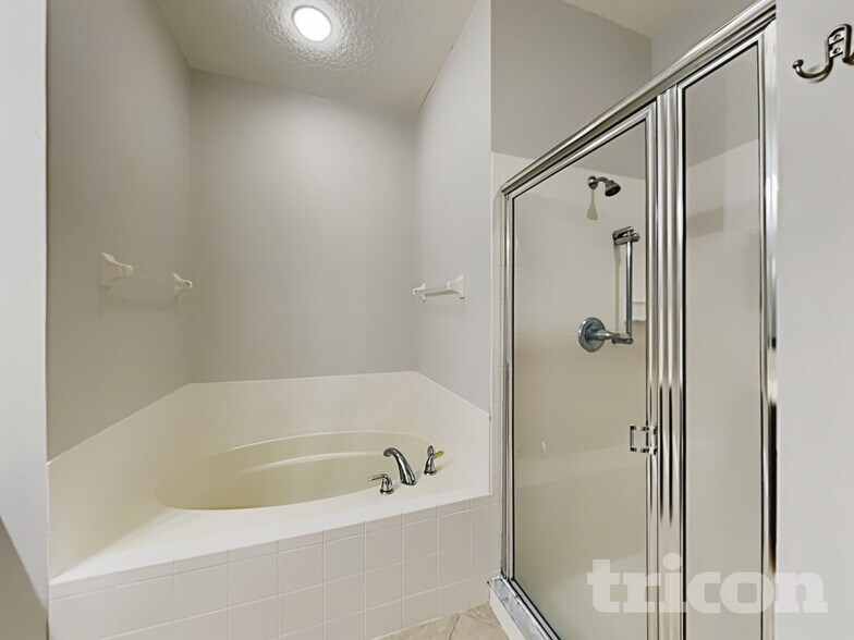 Building Photo - 301 Misty Oaks Run