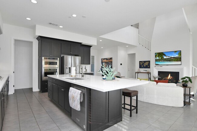 Building Photo - Waterfront Beauty